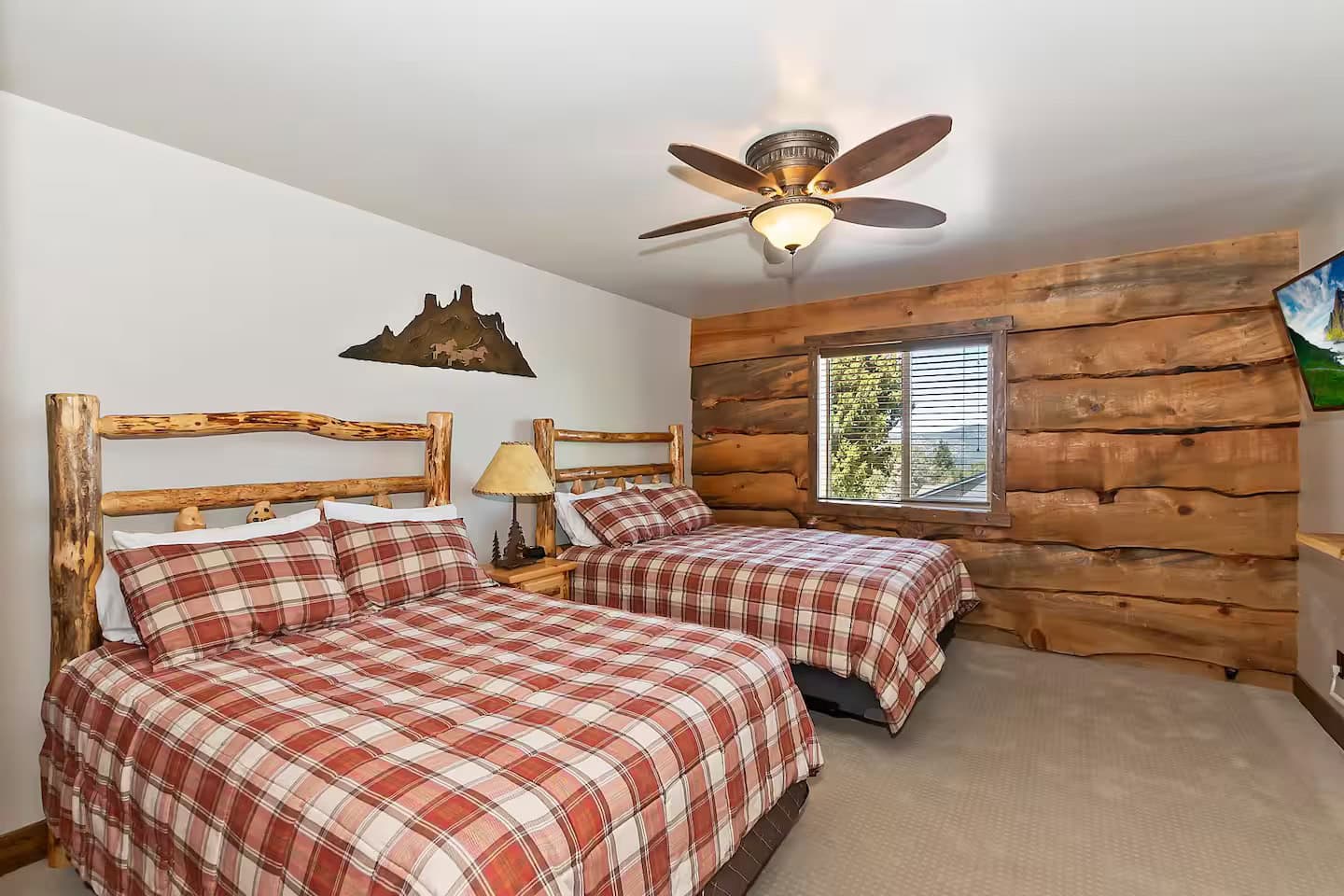 Howling Wolf Lodge | Discover Yosemite National Park