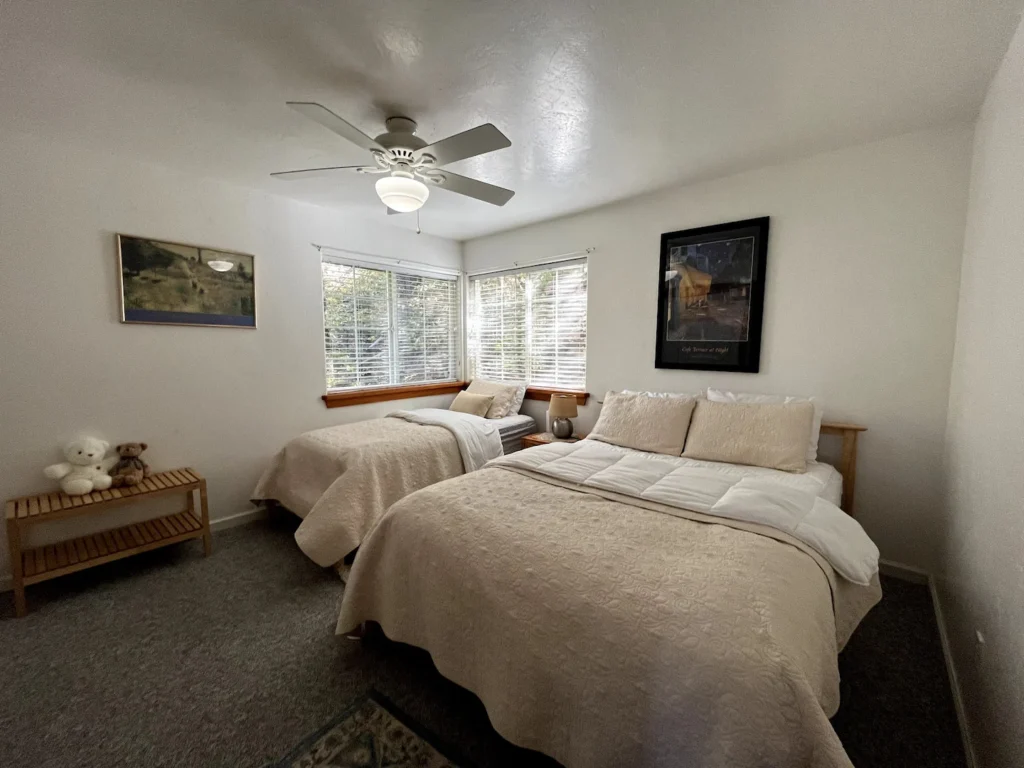 bedroom with queen bed and twin bed