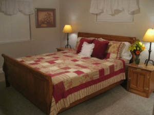 bedroom with queen bed