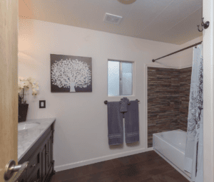 bathroom with shower tub