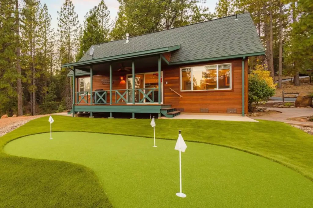 mini putting green