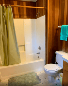 bathroom with shower tub