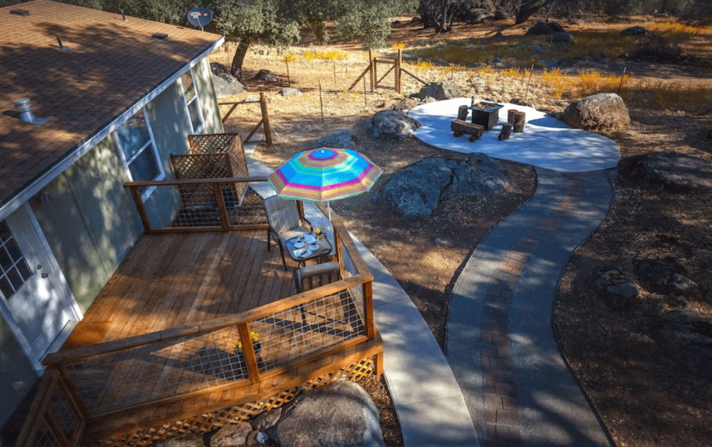 birds eye view of backyard and deck