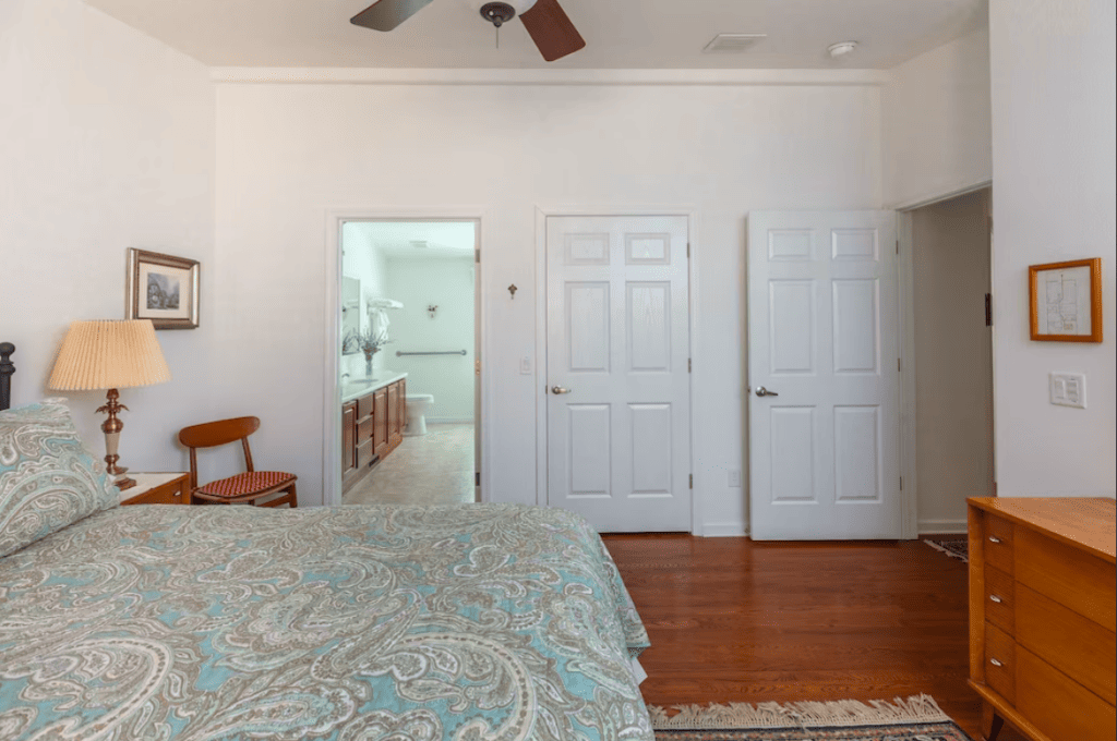 primary bedroom with queen bed