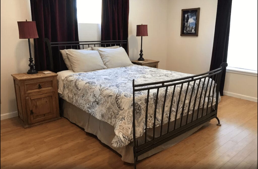 bedroom with queen bed