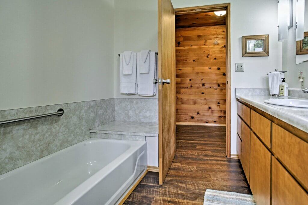 bathroom with bathtub