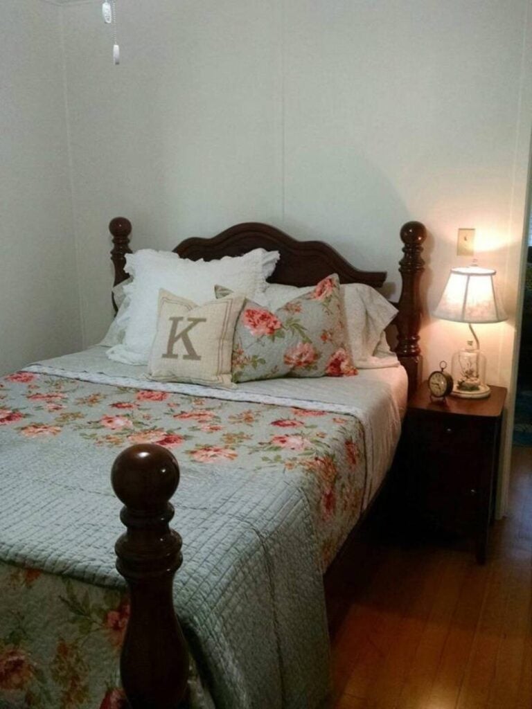 bedroom with full bed