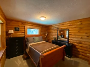 bedroom with queen bed