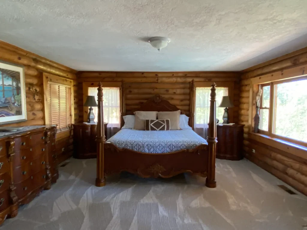primary bedroom with queen bed
