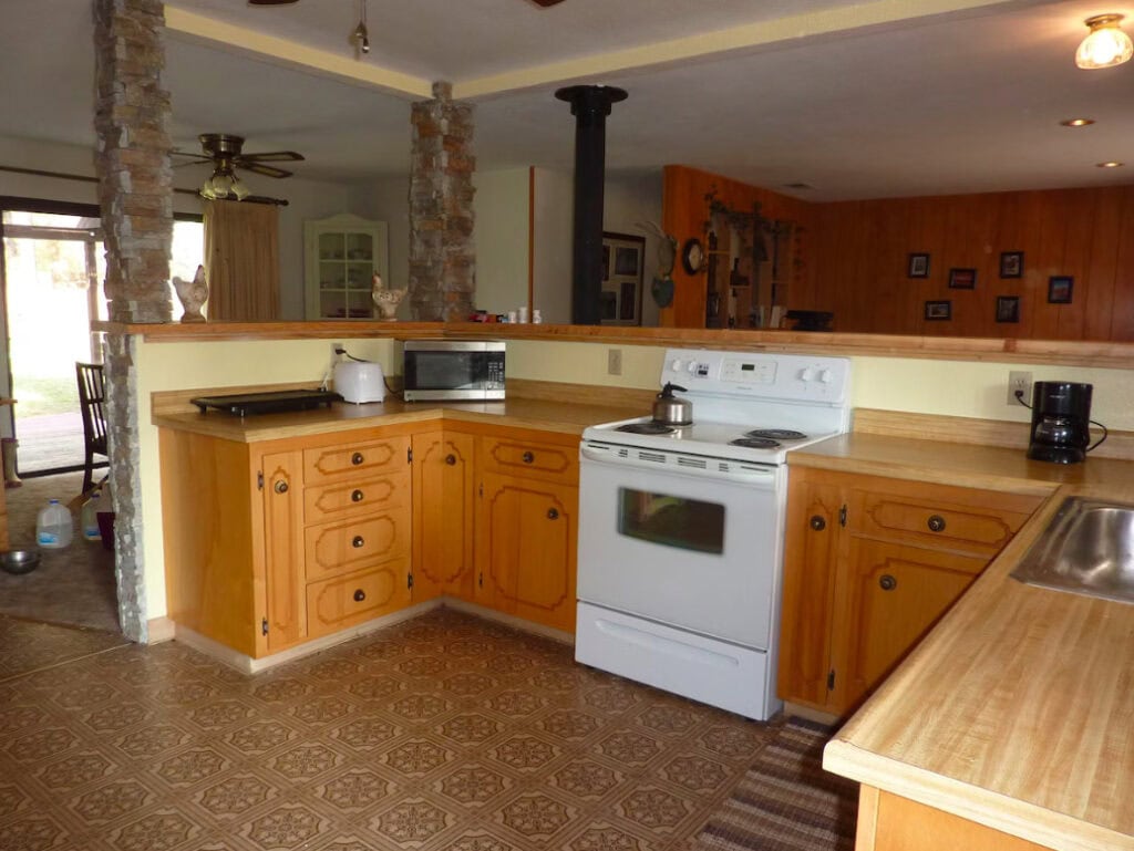 fully equipped kitchen