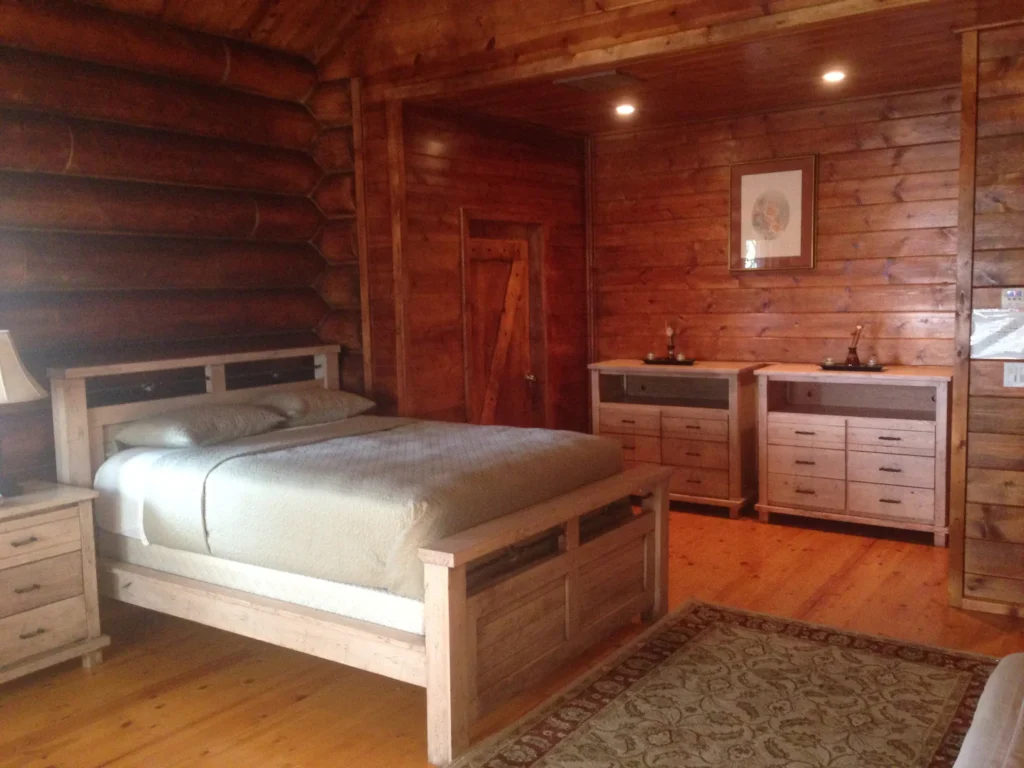bedroom with queen bed
