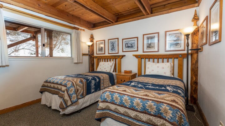 bedroom with twin beds and wood paneled ceiling
