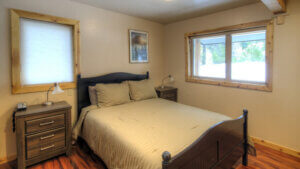 bedroom with queen bed