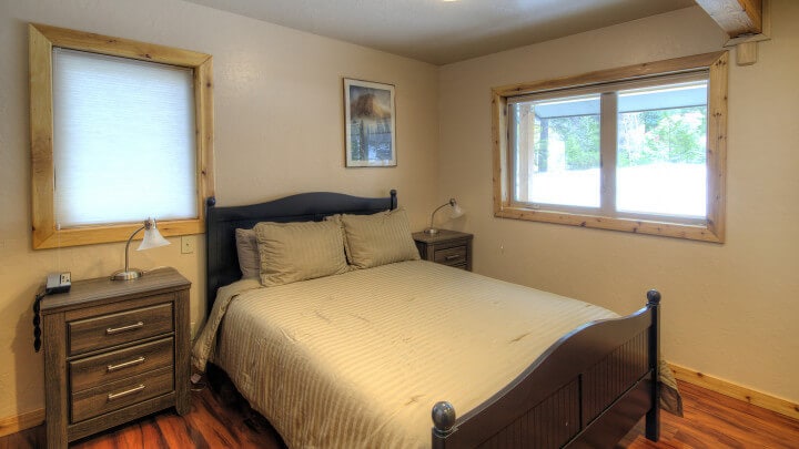 bedroom with queen bed