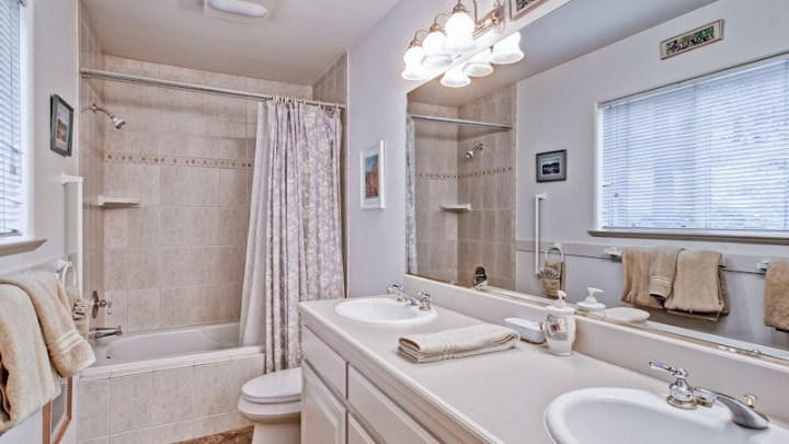 bathroom with shower bathtub combination