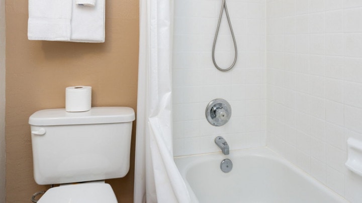 bathroom with shower tub