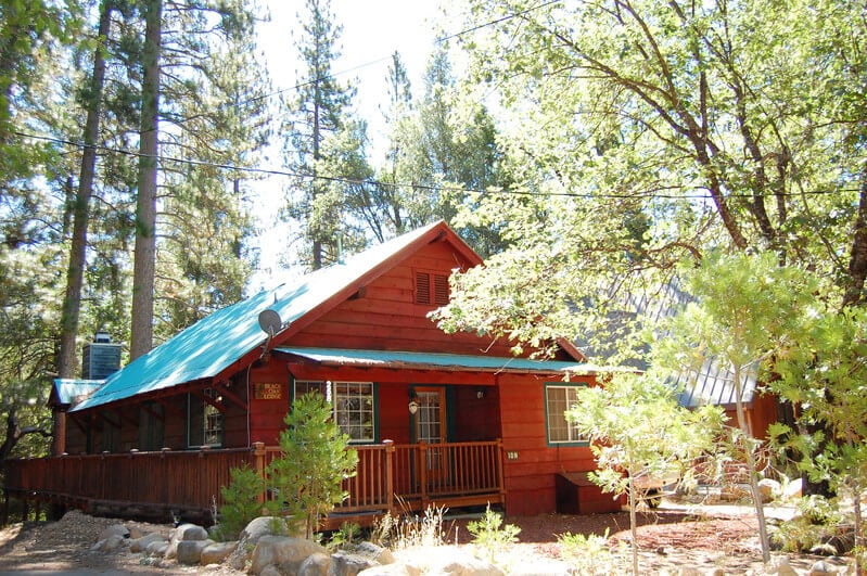 black oak lodge exterior