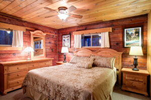 bedroom with queen bed