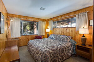 bedroom with singular bed and windows