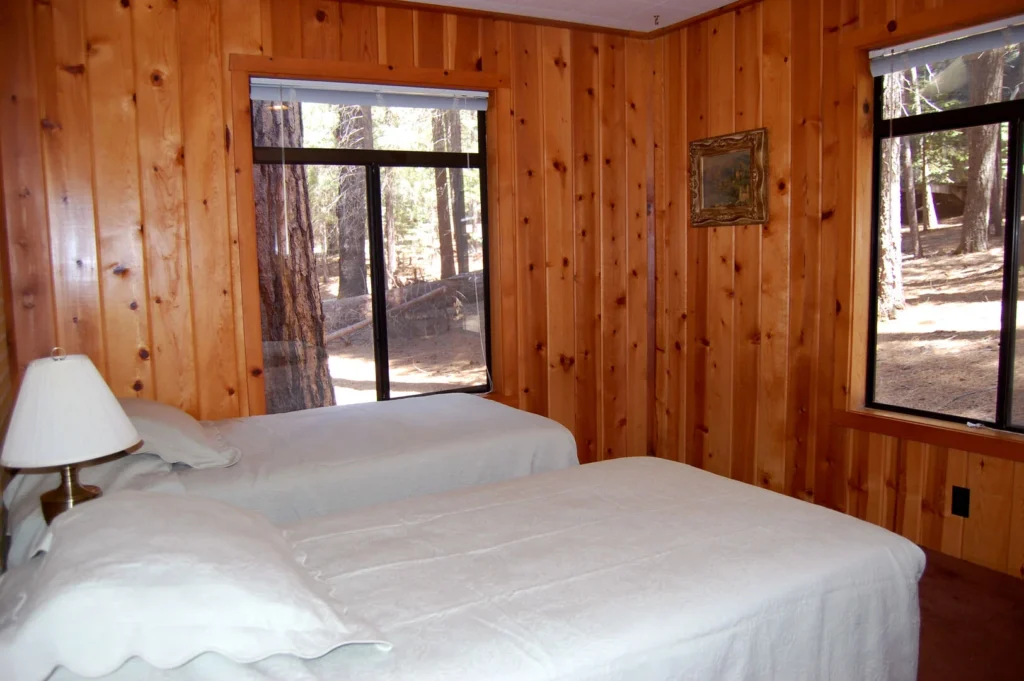 bedroom with two full beds