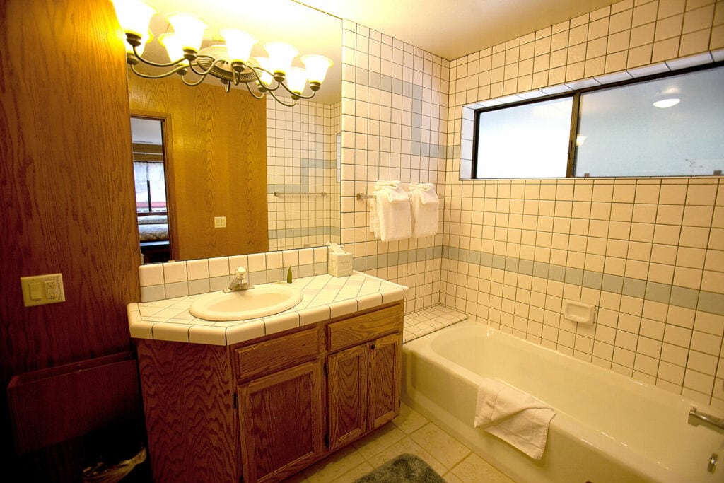 bathroom with bathtub