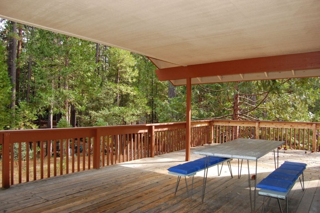 covered deck with outdoor seating