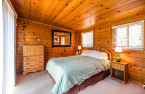 bedroom with queen bed