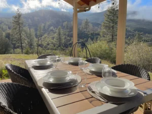 deck with outdoor dining