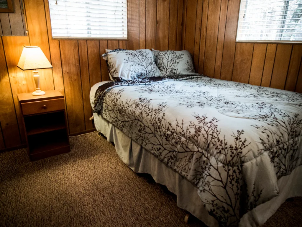 bedroom with queen bed