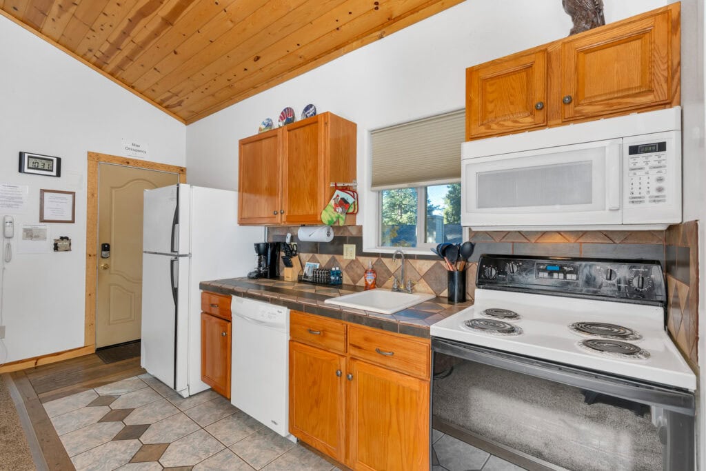 fully equipped kitchen