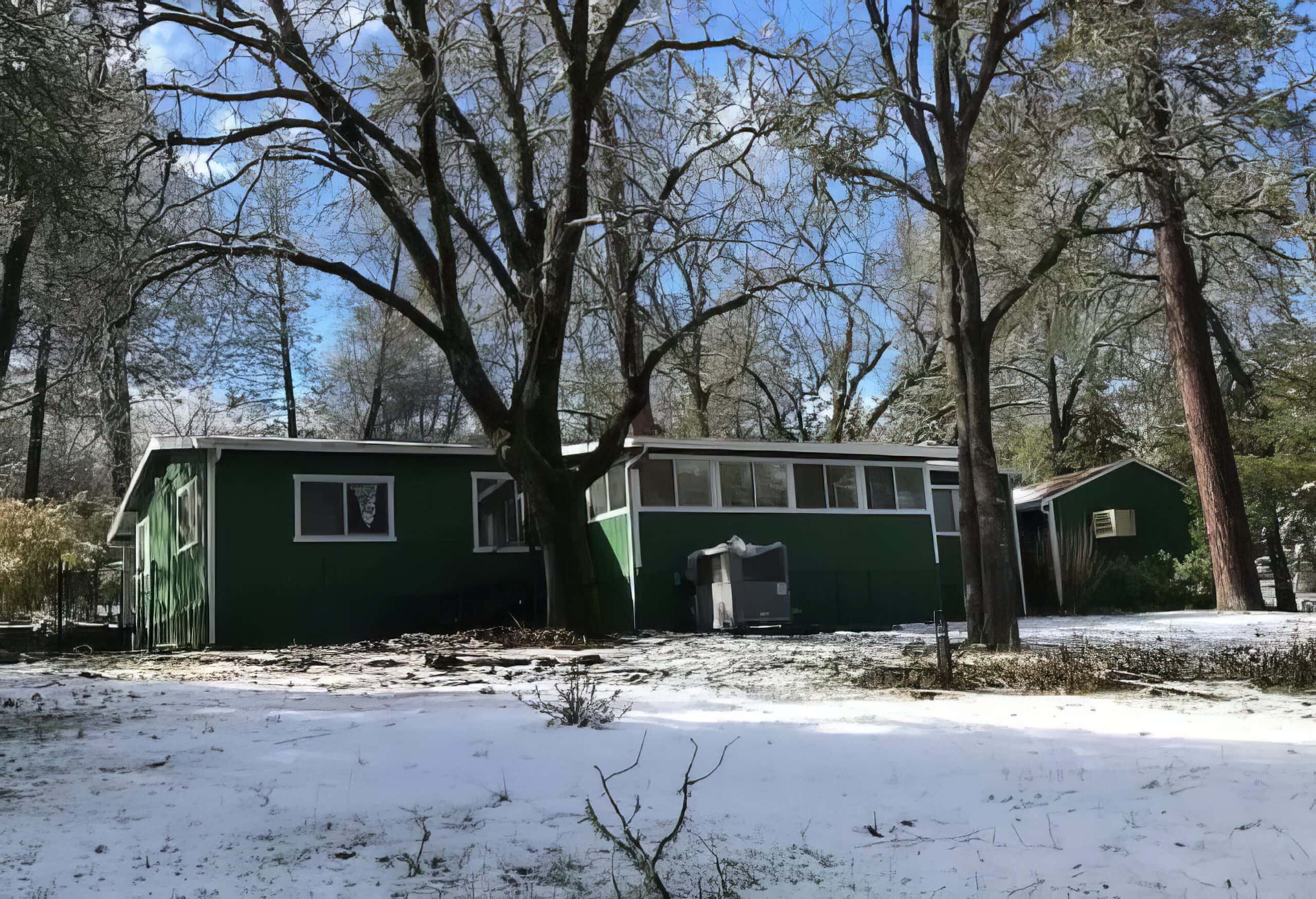 Green Cabin in Midpines