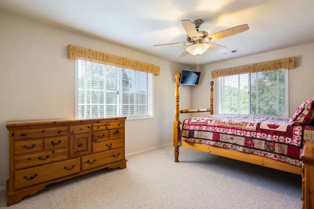 bedroom, with queen bed and dresser