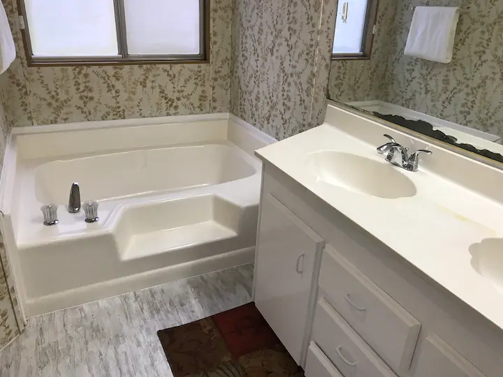 bathroom with spa tub