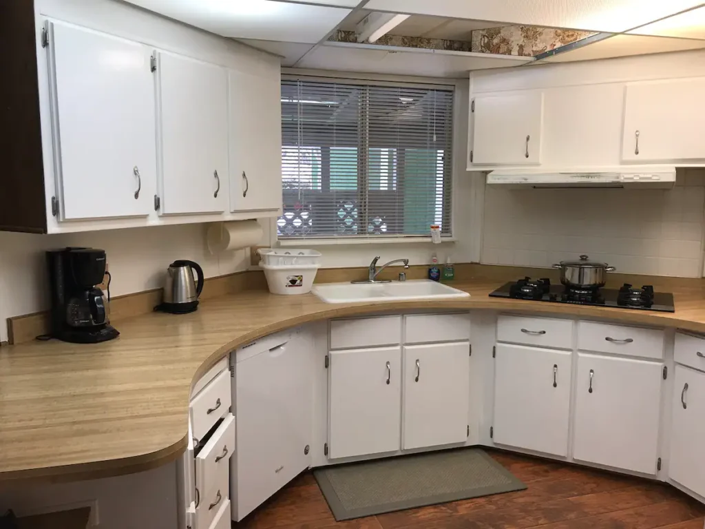 curved kitchen