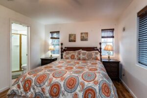 bedroom with queen bed