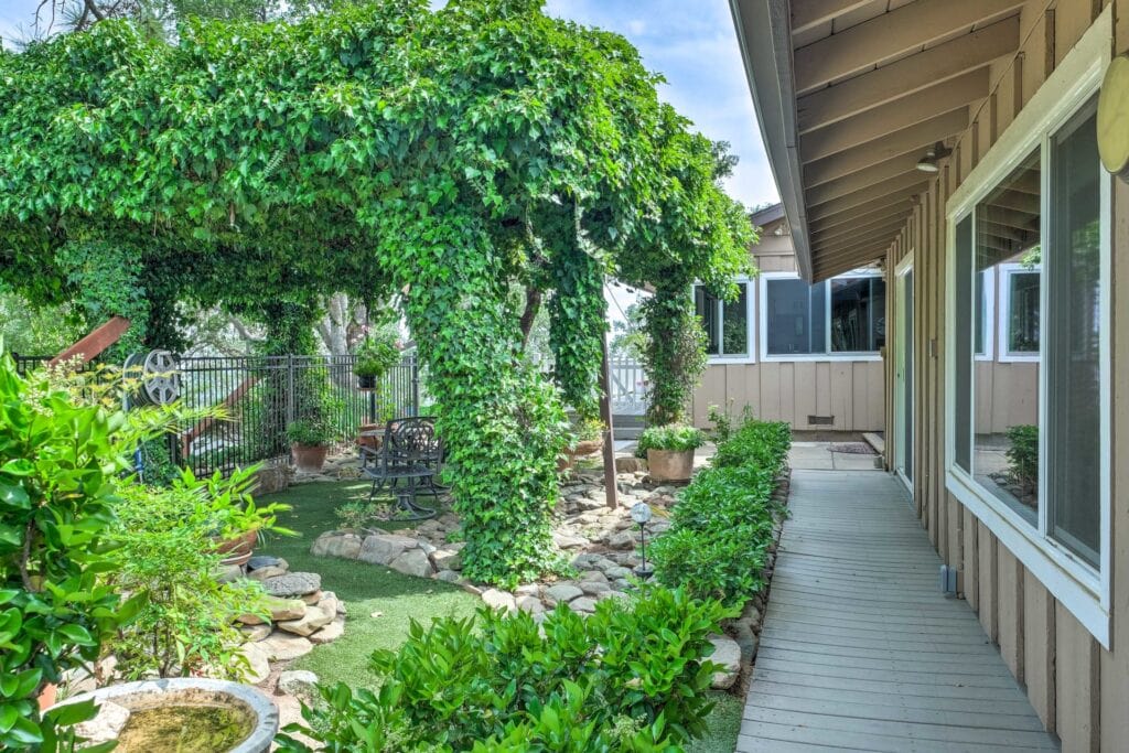 garden with pergola