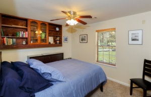 bedroom with queen bed