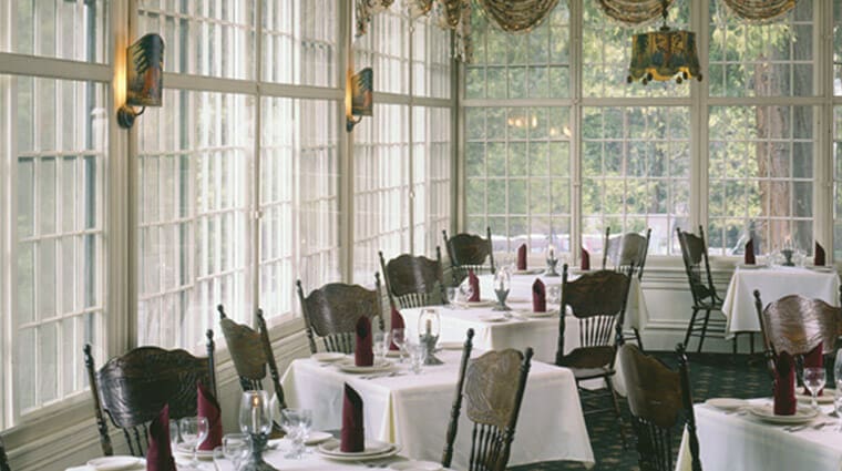 dining room in wawona hotel yosemite