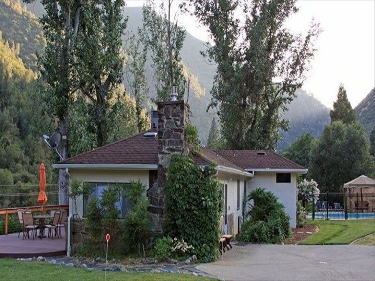 Yosemites River House Yosemite Cabin Rentals Yosemite National Park