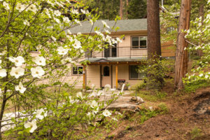 Alpine Escape Yosemite cabin
