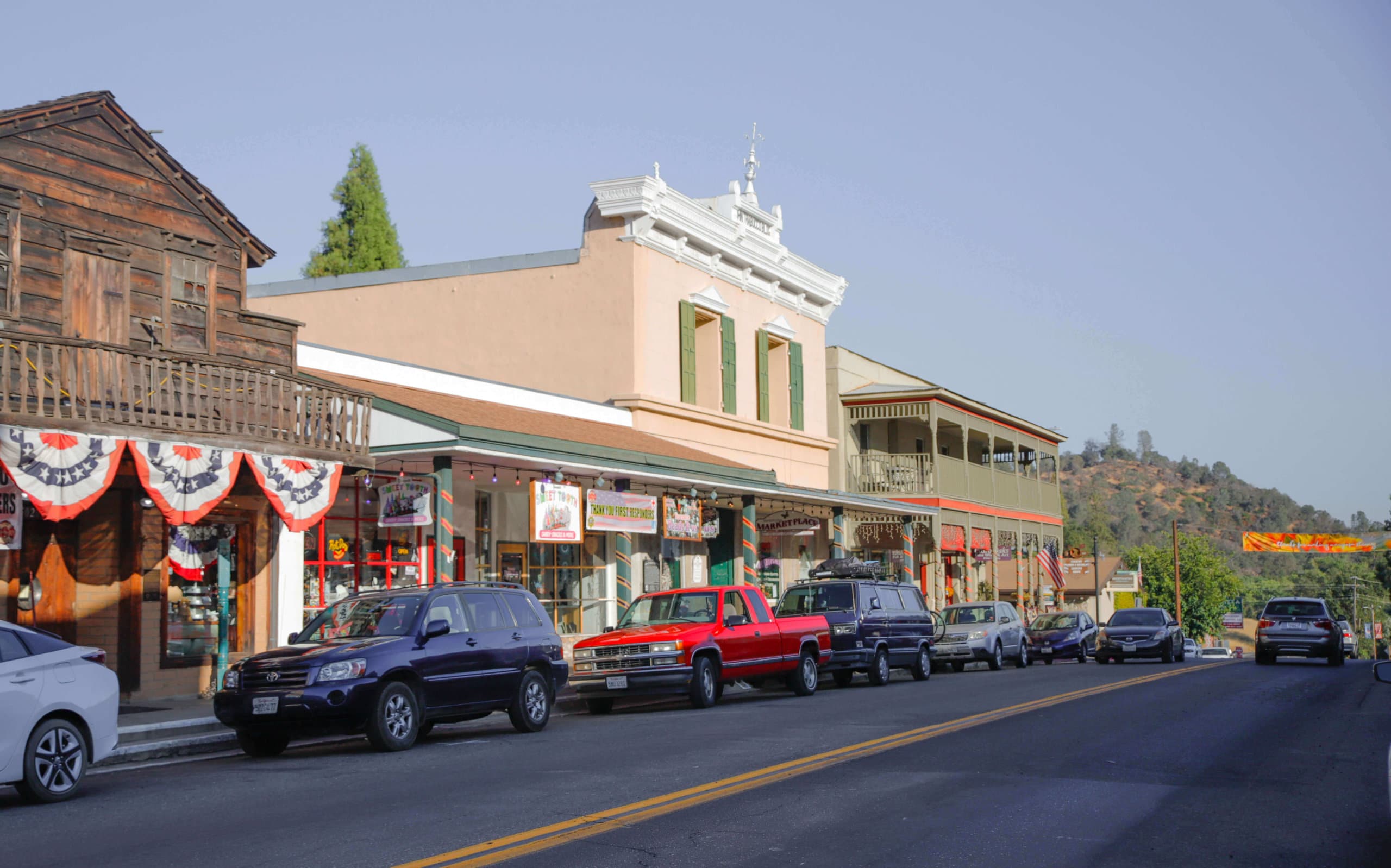 Mariposa, Main Street
