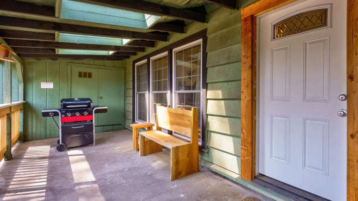 deck with bench