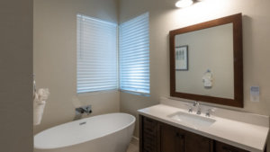 bathroom with tub