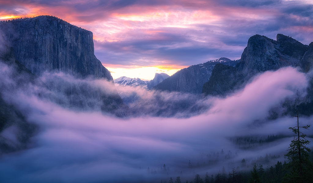 Sunrise over Yosemite Valley with Tule Fog