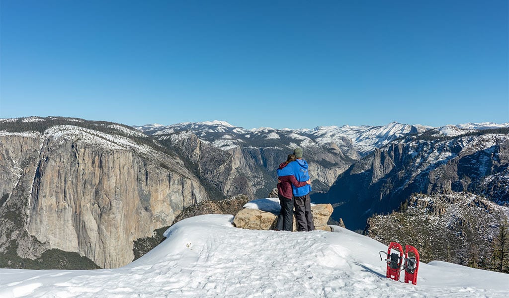Couple snowshoe to Dewey Point in Yosemite