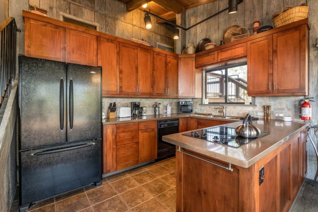 fully equipped kitchen