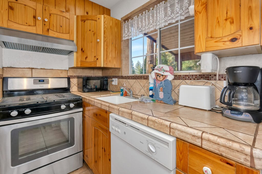 fully equipped kitchen
