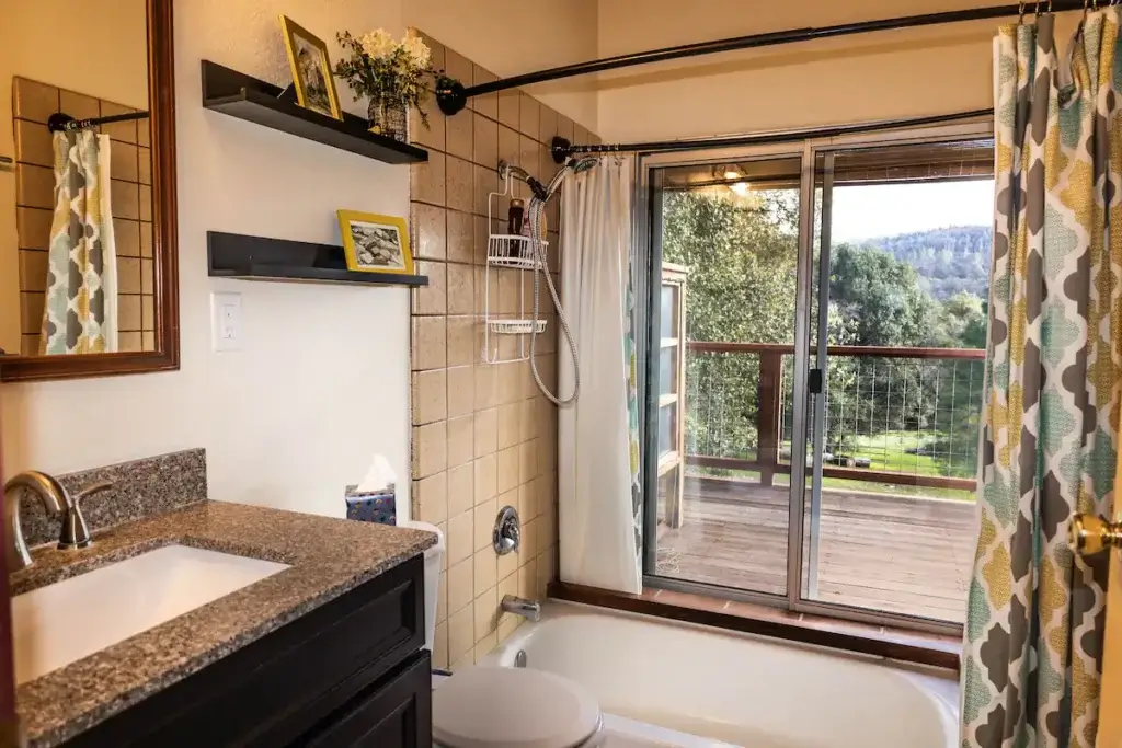 bathroom with bathtub