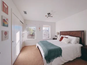 bedroom with queen ebd