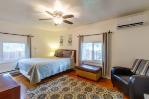 bedroom with queen bed and sitting area